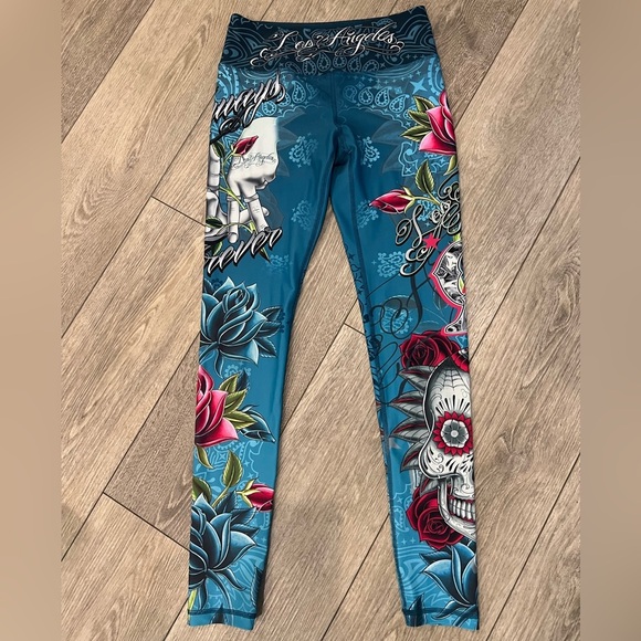 Luna Tai women's medium "los Angeles" Graphic Rose Leggings - Picture 1 of 8